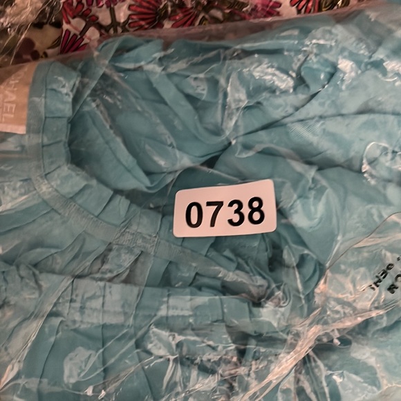 ⭐️  Bogo ⭐️ 🎈Michael Kors Sz PS puff short sleeves summer top - Picture 11 of 11